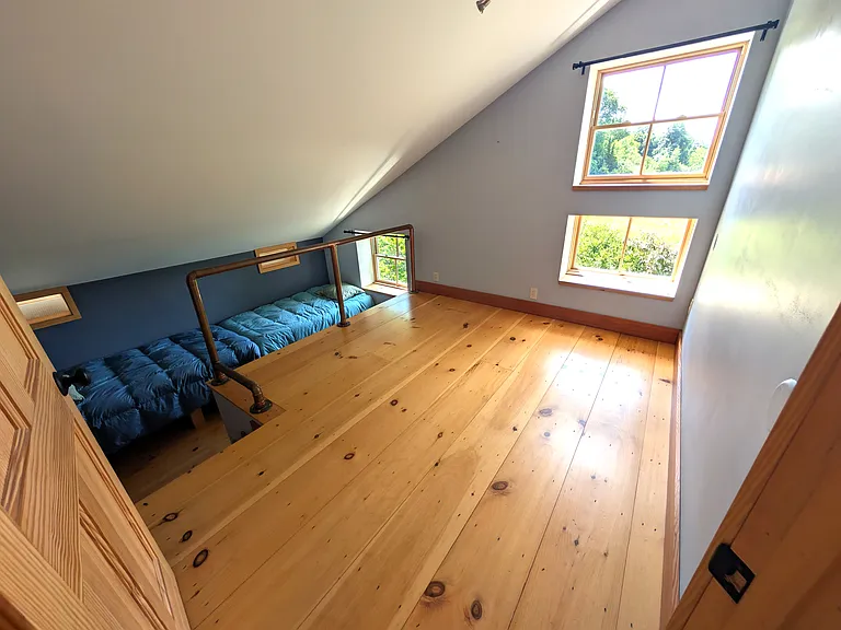 909 Longpoint Rd — Photo 11