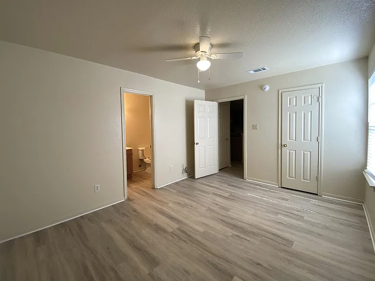 3402 Cantabrian Dr #B — Photo 12