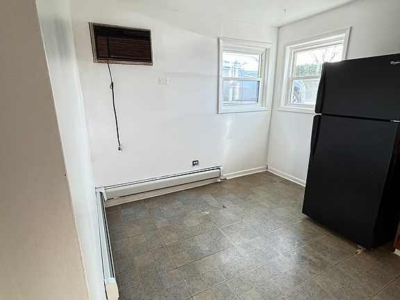 Eat-in kitchen with sunlight