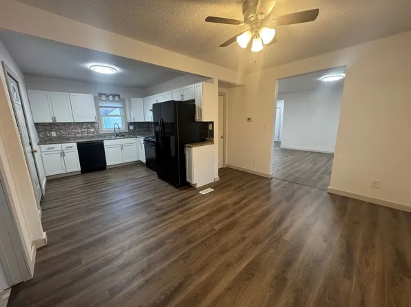1210 W Parker St, Waterloo, IA 50703