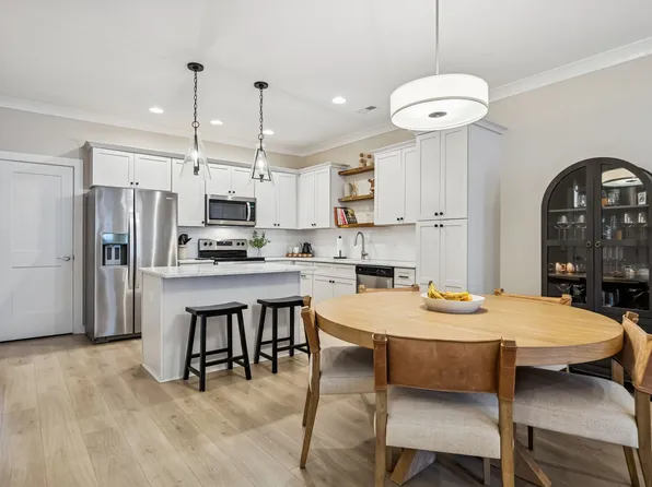 969 Ashland Place Dr, Nashville, TN 37218