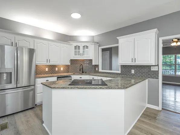 6324 Claystone Ln, Pinson, AL 35126