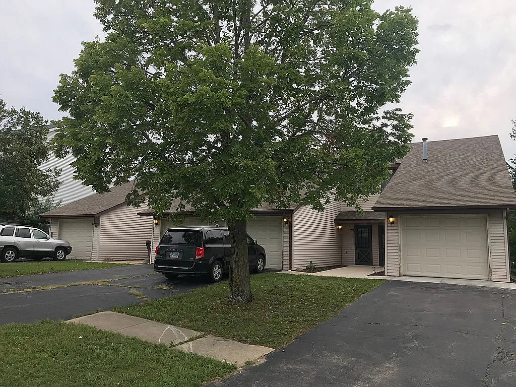 4560 Applewood Ln photo 1