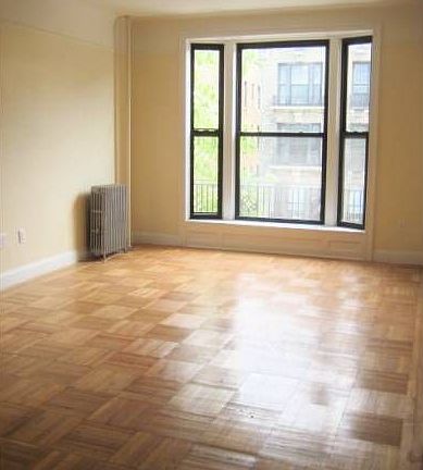 2nd image of 447 Fort Washington Ave
