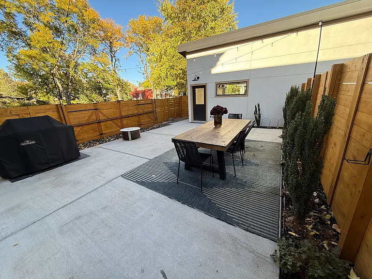 2352 Irving St — Photo 15
