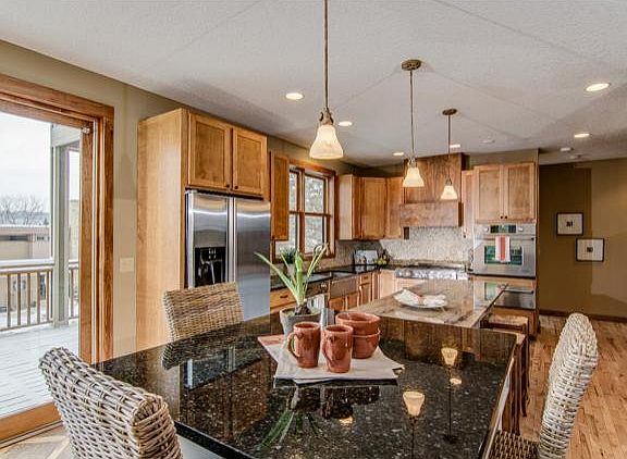 3rd image of 101 Lakeside Dr