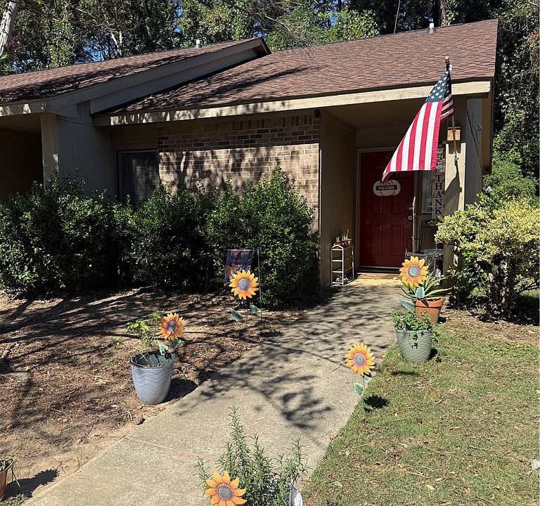 1st image of 1051 Stonegate Dr APT E