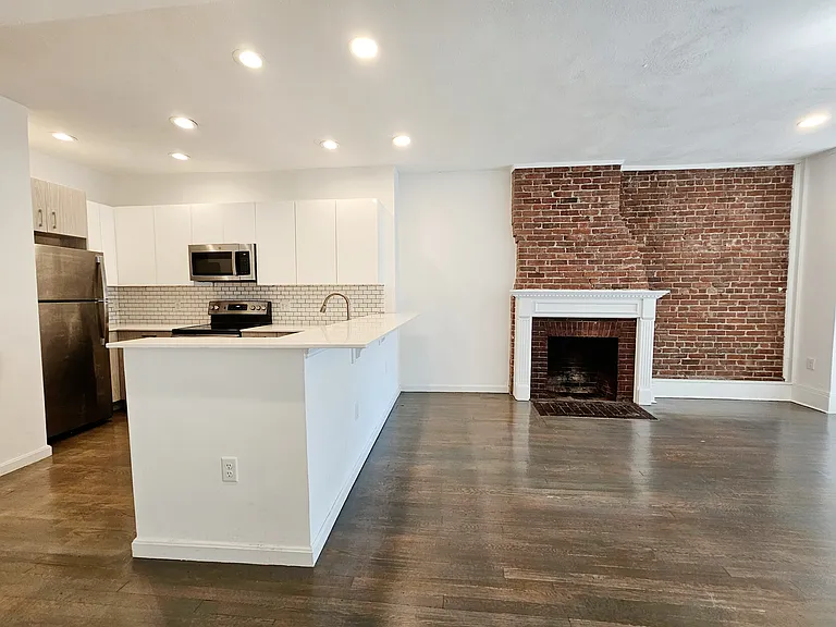 1406 Beacon St #7 — Photo 5