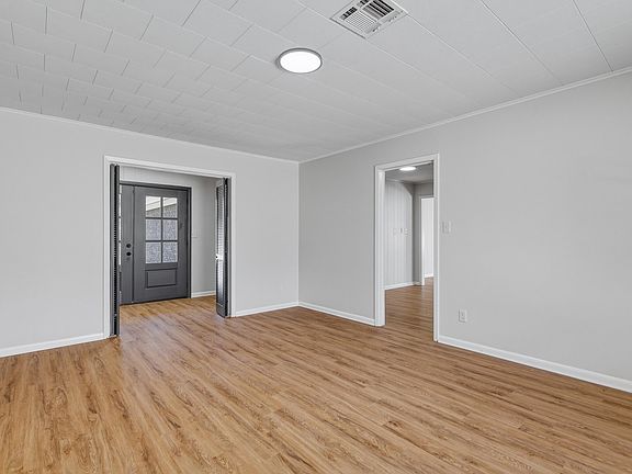 4th image of 563 McGowen Rd