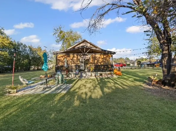 406 S Llano St, Whitney, TX 76692