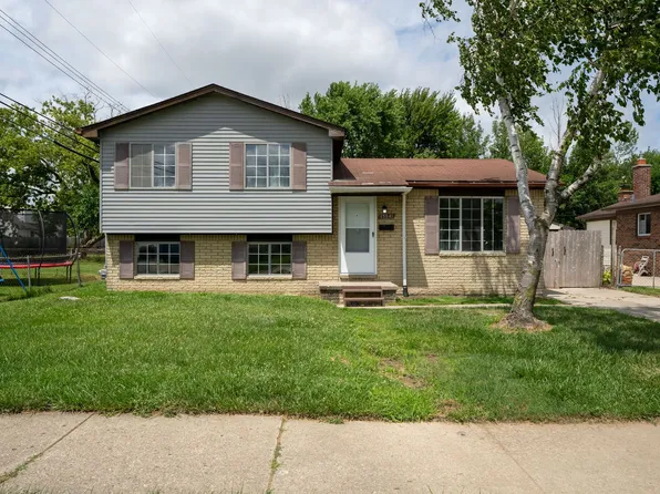 15841 Dort St, Roseville, MI 48066