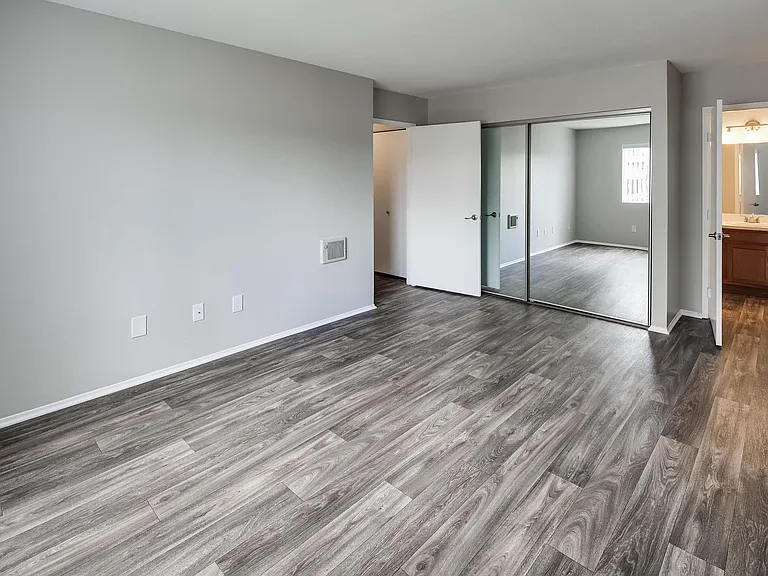 Camden Park Apartments — Photo 12