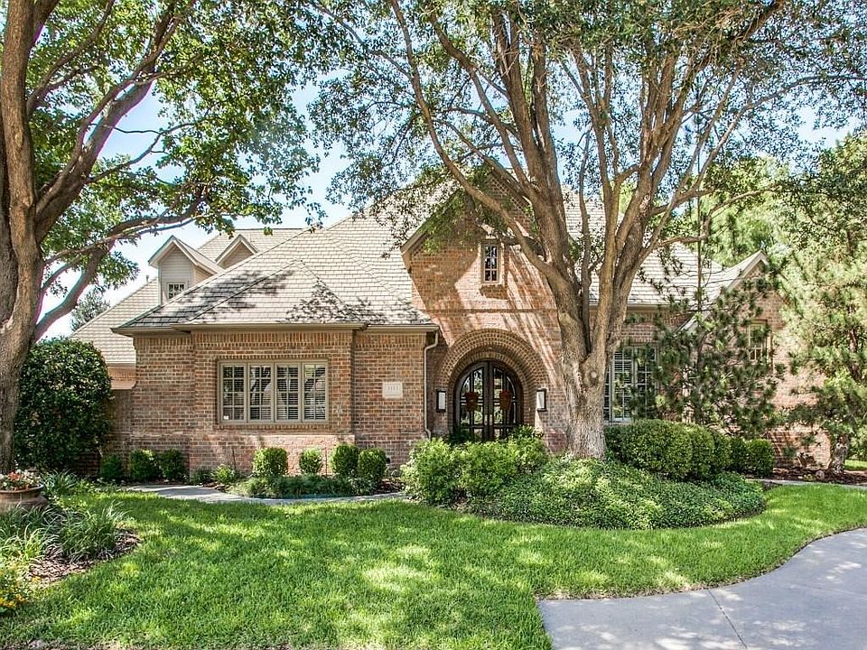 Located in a gated community on a cul-de-sac, this creek lot home is the rare opportunity for a private residence close to everything Plano has to offer.
