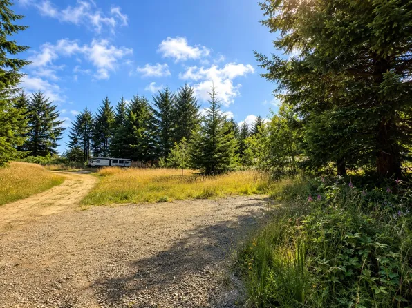 75 Embarcadero Dr, Crescent City, CA 95531