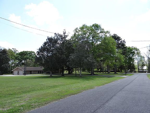 3rd image of 617 Carmen Dr