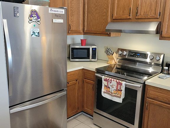 5th image of 137 W Victoria Court #E