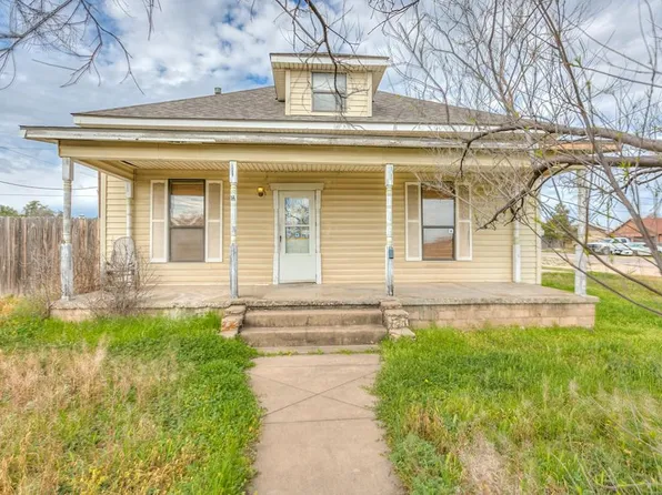 327 N Broadway St, Mertzon, TX 76941