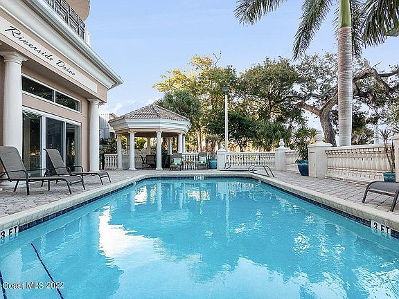 Community Pool & Spa