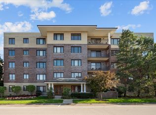 650 Laurel Ave APT 303, Highland Park, IL