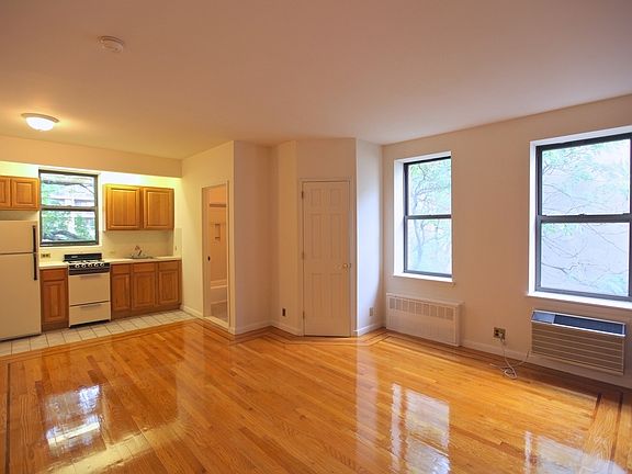 3rd image of 207 E 29th St APT 22