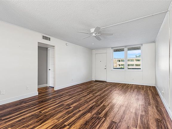 5th image of 4915 BAY STREET NE #224