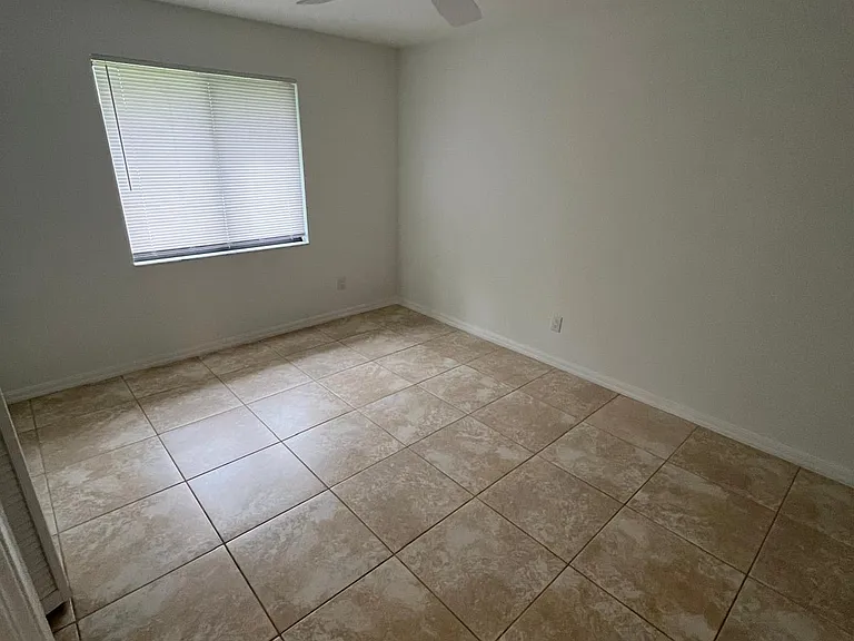 1016 SE 8th St #7 — Photo 15