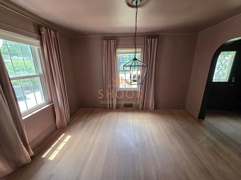 914 Vine St — Photo 13