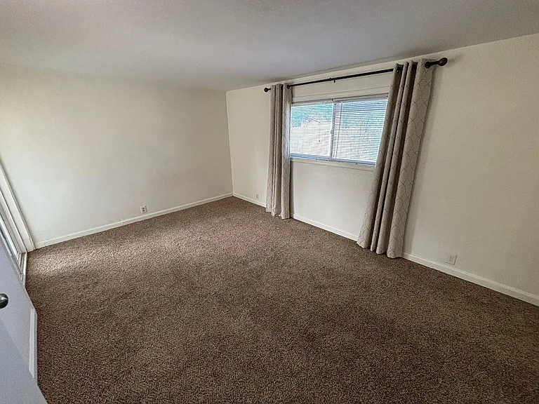 4527 Avon St — Photo 13