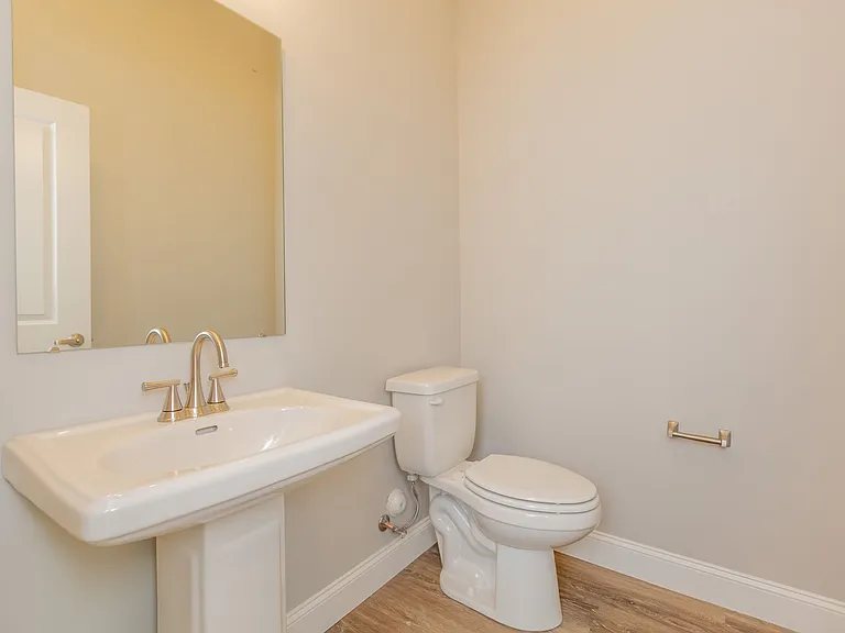 557 Strong Ave — Photo 6
