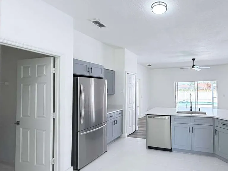 906 Berwick Dr — Photo 31