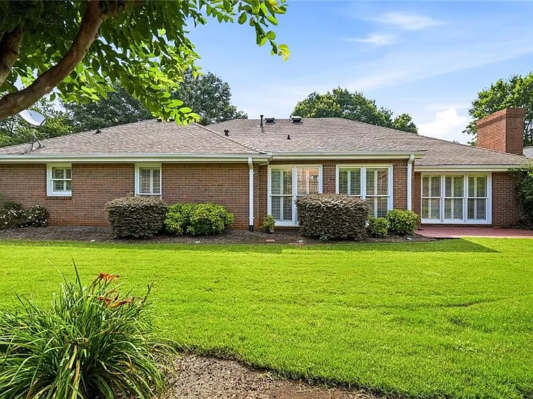330 Carybell Ln — Photo 26