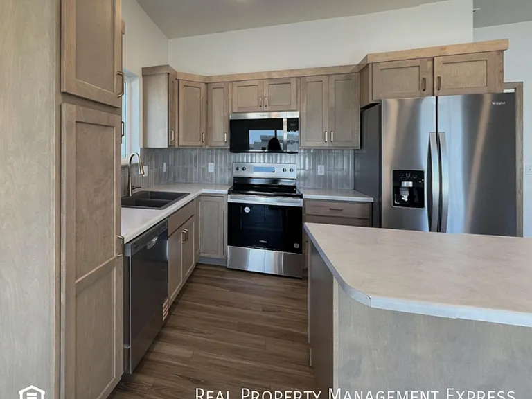 9006 W Jerald Pl — Photo 3