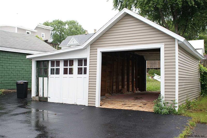 2nd image of 359-361 FOREST Avenue