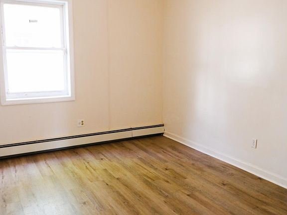 3rd image of 827 E 222nd St APT 1