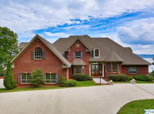 1826 Preston Island Cir, Scottsboro, AL 35769