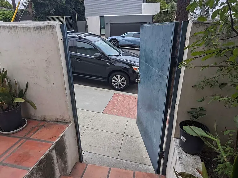 12621 Victoria Ave — Photo 2