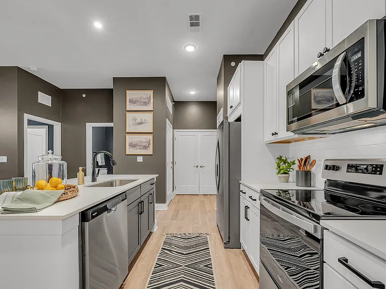 Luxe 360 on Centerpointe — Photo 6