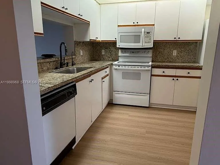 1401 SW 128th Ter #205H — Photo 4