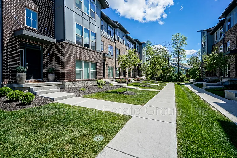 3 bed, 4.0 bath, 2090 sqft, $3,150 — Photo 2