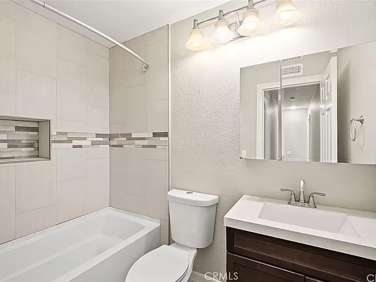 1565 Honeywood Ct — Photo 10