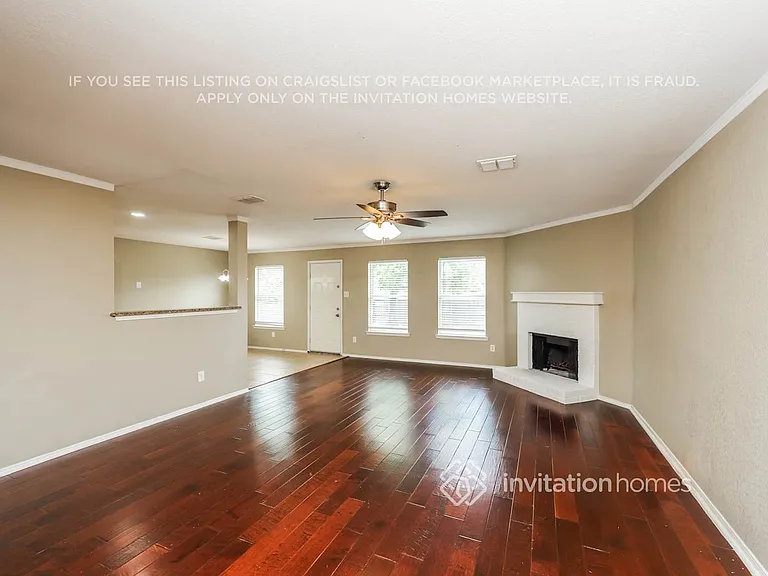 1676 Wildrose Dr — Photo 4