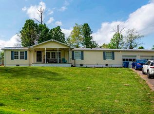 520 River Park Dr, Ona, WV 25545