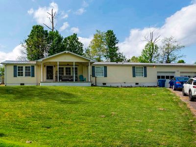 520 River Park Dr, Ona, WV, 25545