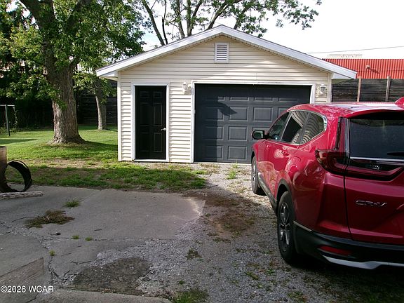 2nd image of 1041 E 4th St