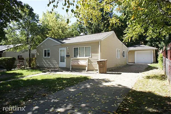 75 Monterey St photo 1