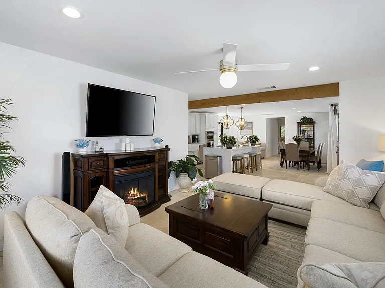 54025 Avenida Alvarado — Photo 10