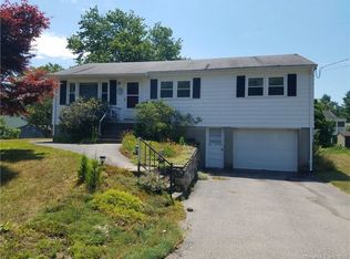 7 Oriole St, Pawcatuck, CT 06379