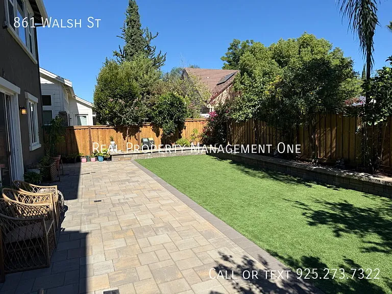 861 Walsh St — Photo 27
