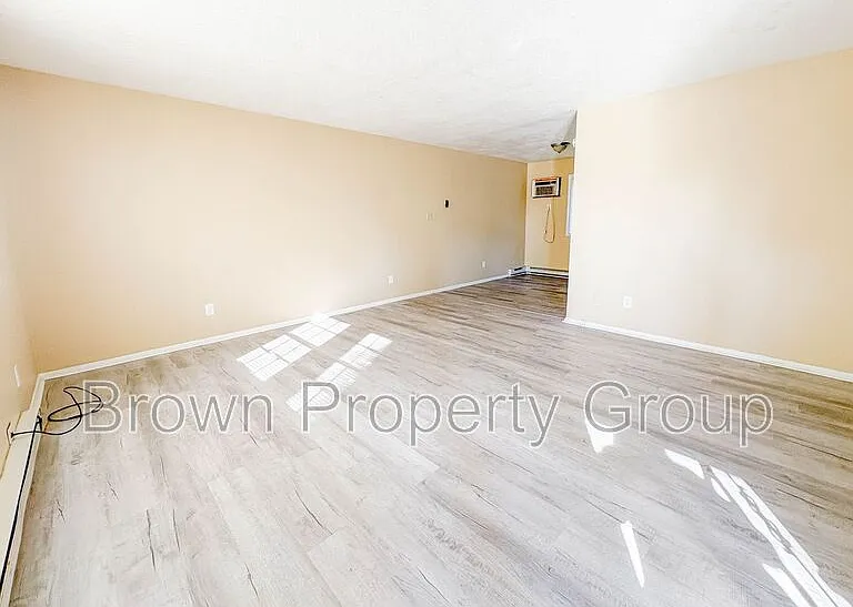 2310 Barrington Cir — Photo 2