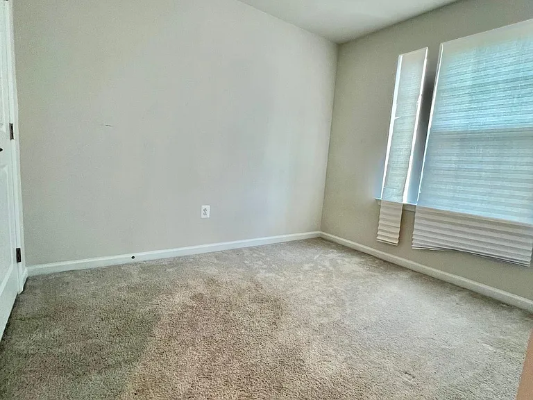 105 Caswell Dr — Photo 28